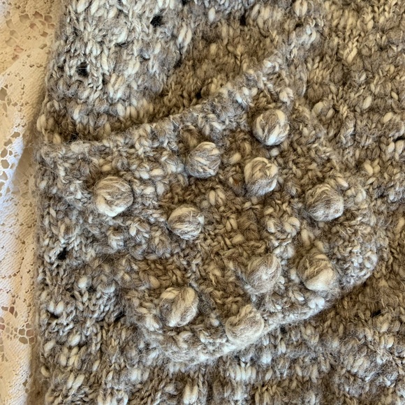 Loft knit wool sweater Shawl - Picture 2 of 3